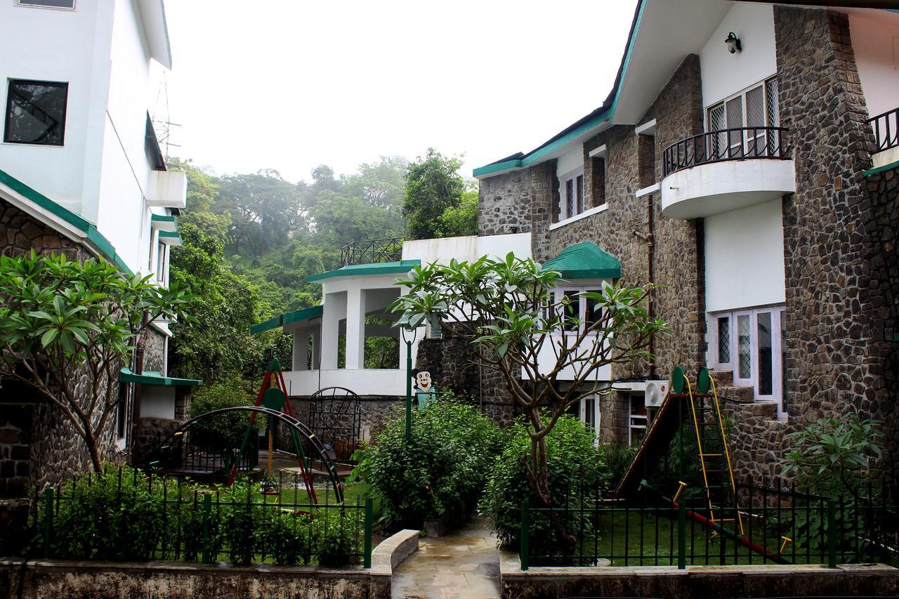 Velvet County Resort & Spa Лонавала Екстериор снимка
